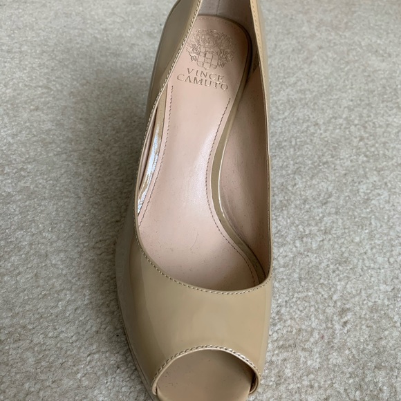 Vince Camuto nude peep toe heels - Picture 6 of 7
